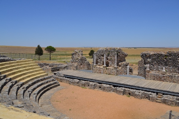 Handyman needed at the Roman theatre of Regina (Badajos, Spain)