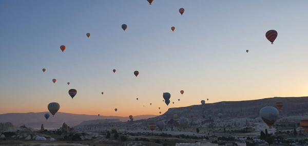 © Fabiana Kubiak - peaceful balloons in Capadoccia-Turkey