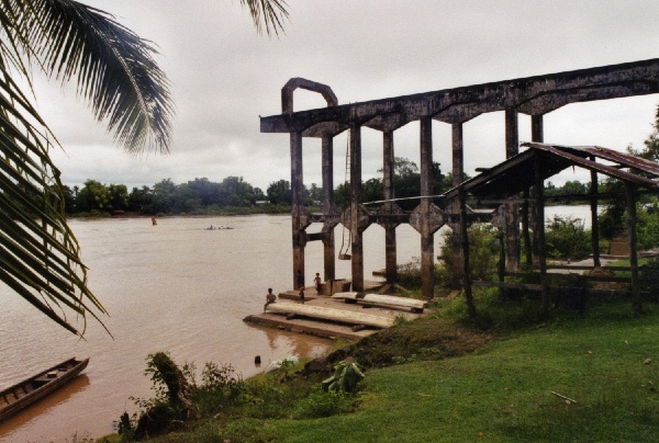 the abandoned boat landing on Don Det