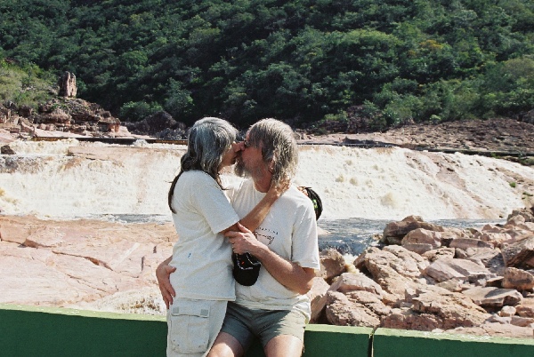 kissing at at the Paraguaçu waterfall