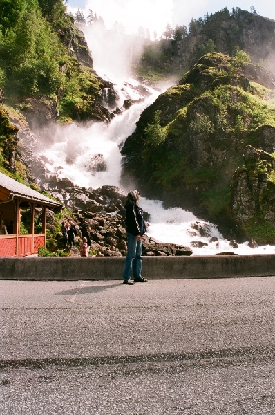 Touché looking up the misty waterfall