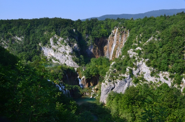looking into Plitvice