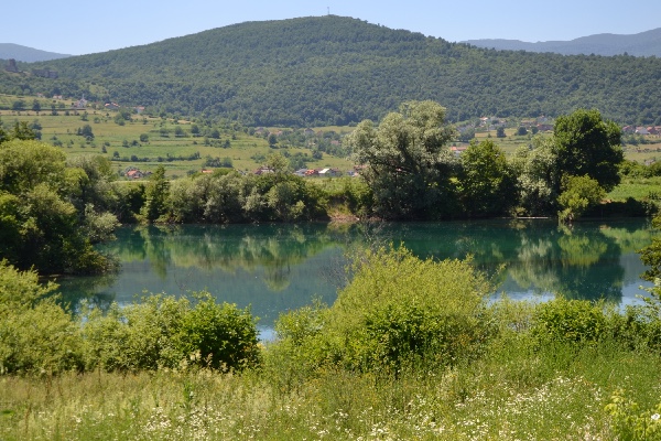 the Una calmly on its way to Bihać