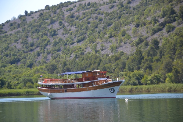 the boat service Skradin