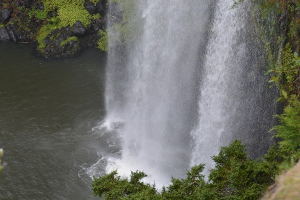 this is a curtain waterfall...